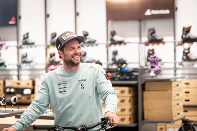 Das E-Bike wurde in den letzten Jahren ein immer grösserer Teil von Beat Feuz' Training. Dass der gebürtige Schangnauer da in Kontakt mit den Thuner E-Bikes kam, war also nur eine Frage der Zeit. E-Bikes Schweiz Beat Feuz