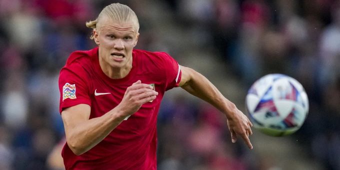 Erling Haaland im Einsatz mit der norwegischen Nationalmannschaft. Erling Haaland