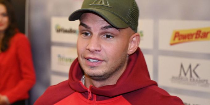 Der Sänger Pietro Lombardi kommt zum Prominentenspiel im Rahmen des Hallenfussballturniers «Schauinsland Reisen Cup». (Zu dpa "«Ich war leer» - Pietro Lombardi meldet sich nach Pause zurück") Der Sänger Pietro Lombardi kommt zum Prominentenspiel im Rahmen des Hallenfussballturniers «Schauinsland Reisen Cup». (Zu dpa "«Ich war leer» - Pietro Lombardi meldet sich nach Pause zurück")