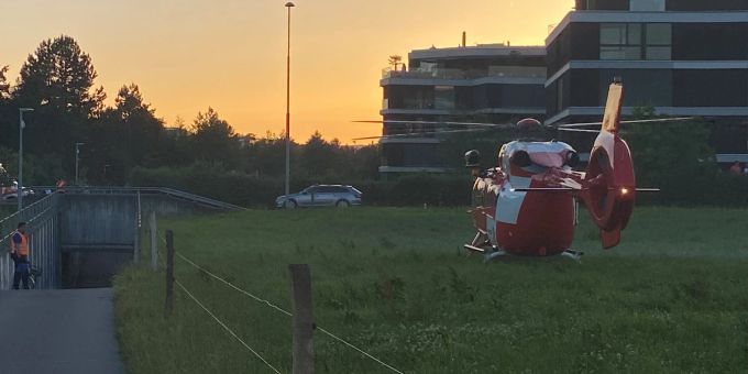 Zug - REGA-Einsatz nach Selbstunfall eines E-Bike-Lenkers