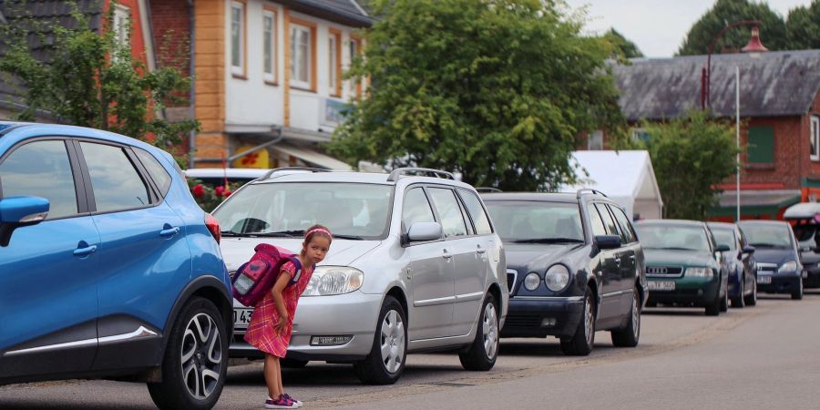 Der kürzeste Weg ist nicht immer der sicherste: Eine sichere Route müssen Eltern mit den Kindern weit im Vorfeld einüben.