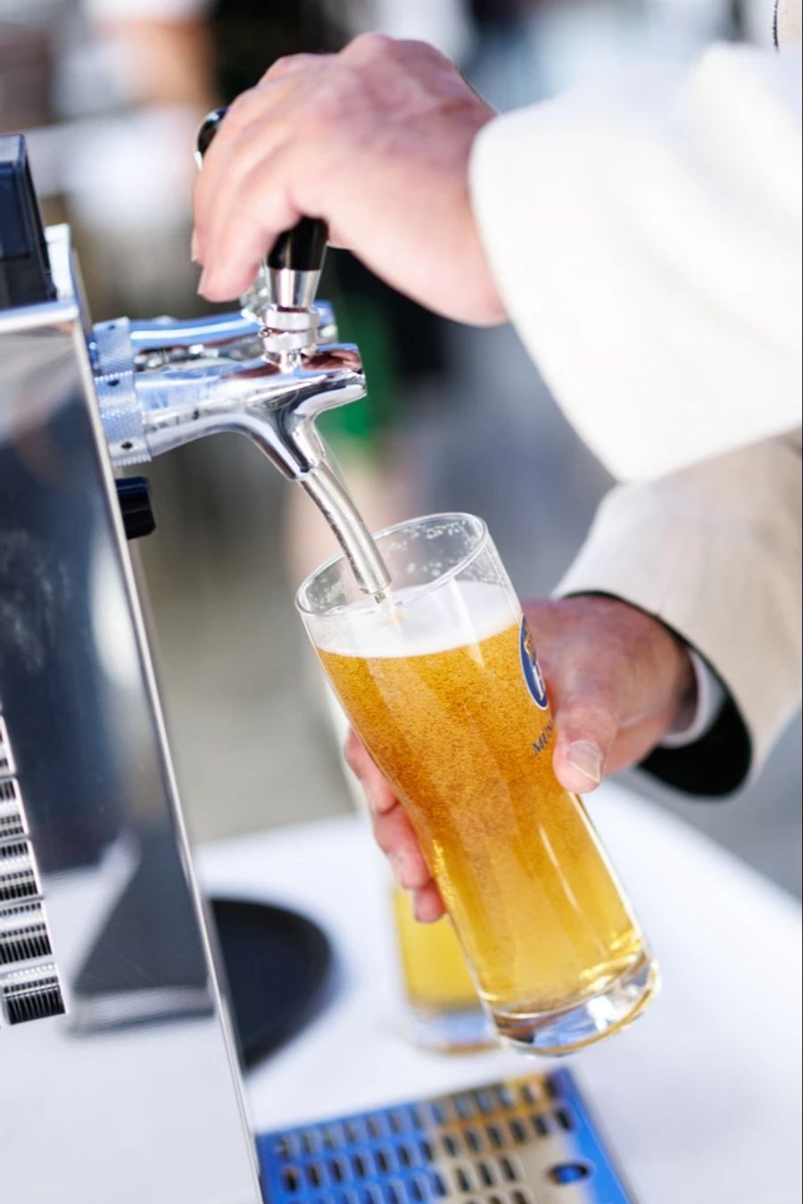 Süssgetränke und Bier dienen den beiden Arten beim Transport der Nahrung zum Nest als «Flugbenzin».