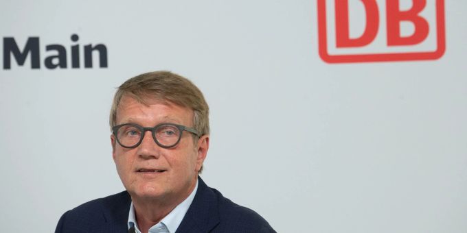 Soll bei seinem neuen Arbeitgeber die Umwandlung des Unternehmens in eine Aktiengesellschaft vorantreiben: Ronald Pofalla. Soll bei seinem neuen Arbeitgeber die Umwandlung des Unternehmens in eine Aktiengesellschaft vorantreiben: Ronald Pofalla.