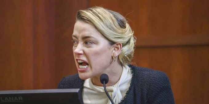 Laut Amber Heard - Johnny Depp musste «wie ein Baby getragen werden»