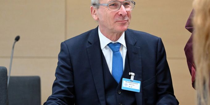 Volker Beck (Bündnis 90/Die Grünen) ist mit der Arbeit des Aufsichtsrats der documenta nicht zufrieden. Volker Beck (Bündnis 90/Die Grünen) ist mit der Arbeit des Aufsichtsrats der documenta nicht zufrieden.