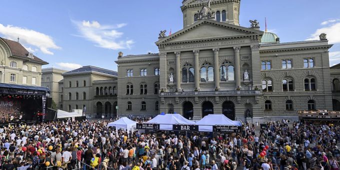 Am Samstag trat auch die Band Halunke auf dem Bundesplatz auf. Am Samstag trat auch die Band Halunke auf dem Bundesplatz auf.