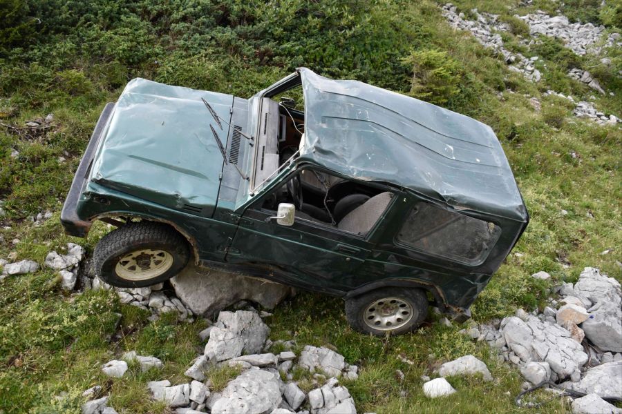 Das Auto erlitt einen Totalschaden.