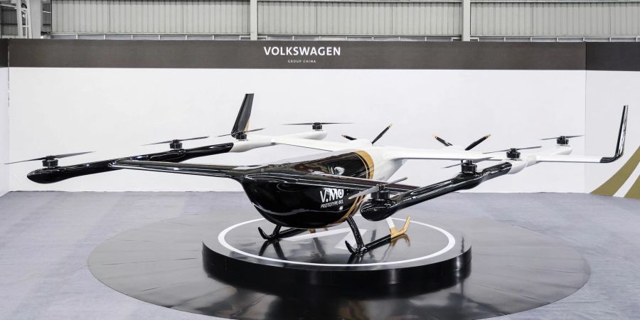 Die Passagierdrohne V.MO bei ihrer Vorstellung in China. Das Flugtaxi, das von VW den Spitznamen «Fliegender Tiger» bekommen hat, verfügt über acht Rotoren für den Auftrieb und zwei weitere Propeller für den horizontalen Flug.