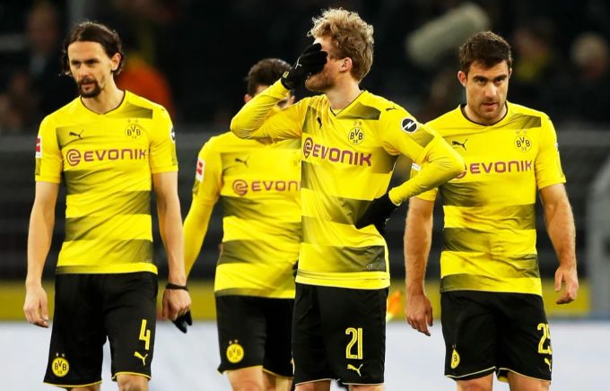 Subotic neben seinen ehemaligen Teamkollegen von Borussia Dortmund: Gemeinsam holten sie sich 2011 und 2012 den deutschen Meistertitel. subotic