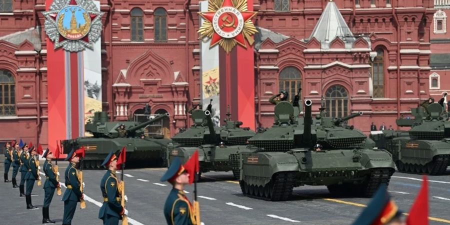 Militärparade auf dem Roten Platz in Moskau