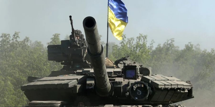 Ukrainischer Panzer im Donbass