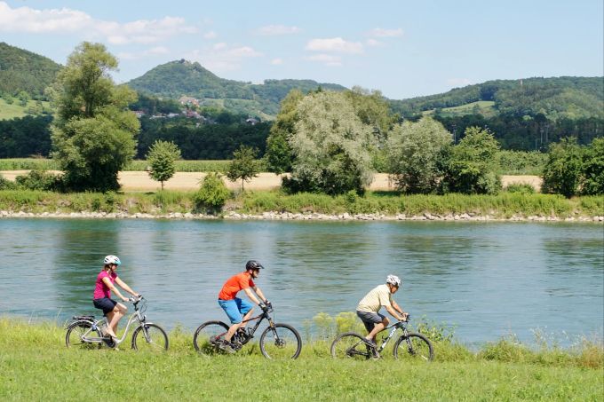 Auf zwei Rädern düsen Sie auf über elf ausgewählten Routen direkt ab Bad Zurzach durch abwechslungsreiche Landschaften. Bad Zurzach