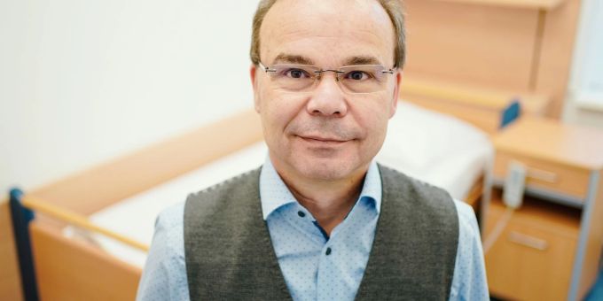 Der Schlafforscher Hans-Günter Weess beklagt eine zunehmende «Nonstop-Gesellschaft» in Deutschland, in der jeder rund um die Uhr erreichbar sei. Ein ständiger Standby-Modus. Der Schlafforscher Hans-Günter Weess beklagt eine zunehmende «Nonstop-Gesellschaft» in Deutschland, in der jeder rund um die Uhr erreichbar sei. Ein ständiger Standby-Modus.