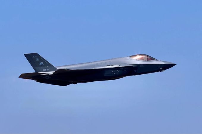 Kauf von F-35 stoppen? Bei Vertragsausstieg drohen der Schweiz hohe Kosten. f 35