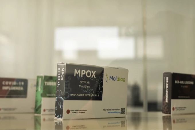 Mpox werden durch Abstriche der Hautveränderungen, Blutprobe und PCR-Test nachgewiesen. mpox fälle berlin
