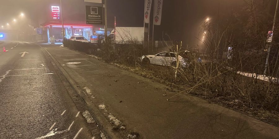 Autofahrer verunfallt.