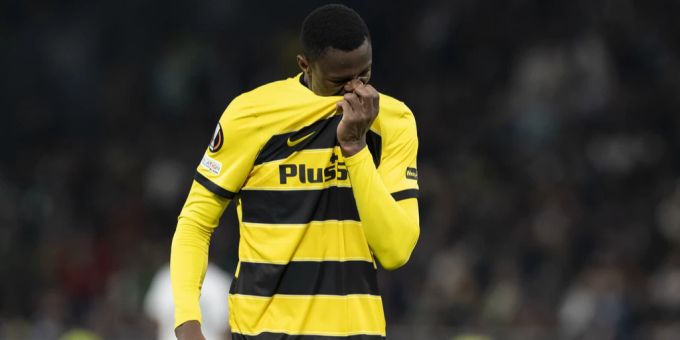 Mohamed Ali Camara von YB flog in dieser Saison schon zweimal mit direkt Rot vom Platz. yb