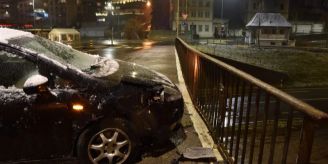 Herisau AR - Fahrunfähige Autofahrerin prallt in Brückengeländer
