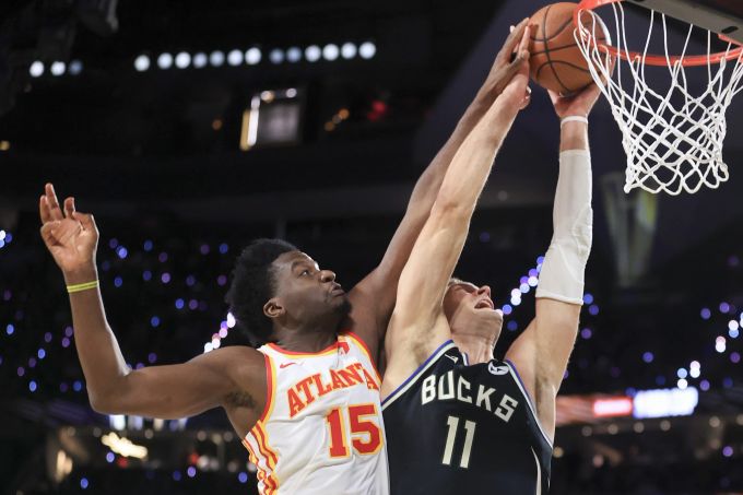 Clint Capela erlebte einen enttäuschenden Abend. Clint Capela Atlanta Hawks