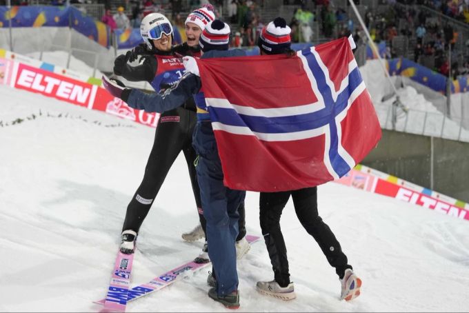 Das norwegische Skisprung-Team hat schweren Schaden genommen. Norwegen Skispringen Betrugsskandal
