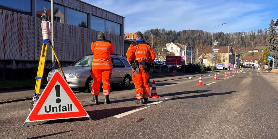 Jugendlicher verletzt.