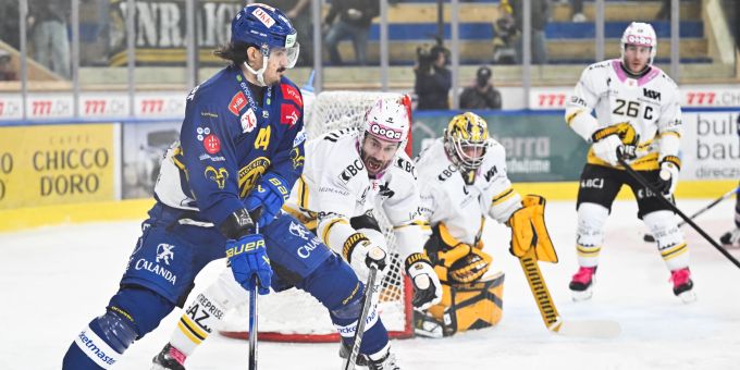 Der HC Davos kassiert eine klare Niederlage gegen Ajoie. HC Davos Ajoie HC