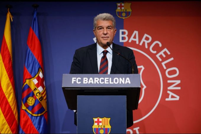 Joan Laporta, Präsident beim FC Barcelona, sieht sich heftiger Kritik ausgesetzt. FC Barcelona