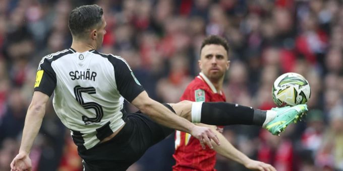 Fabian Schär spielt auch in der kommenden Saison für Newcastle. Fabian Schär