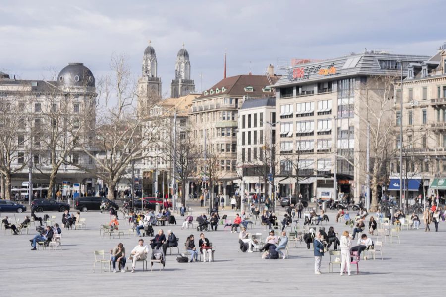 Das soziale Geflecht in Städten ist viel mehr von Begegnungen mit Fremden geprägt.