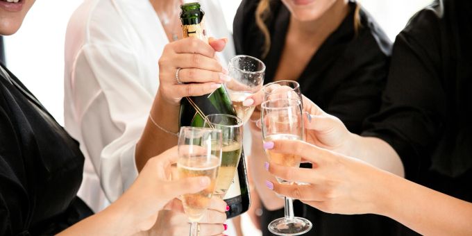 Alkohol Immer mehr Frauen trinken sich in den Rausch.
