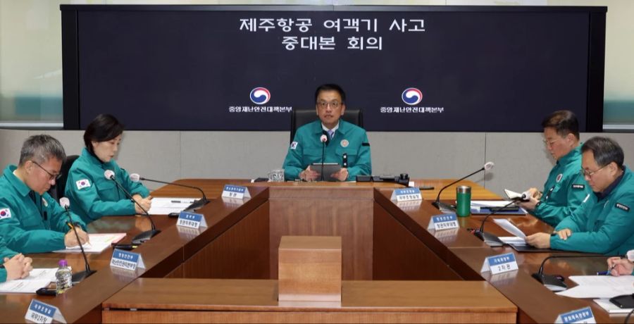 Präsident Choi Sang-mok bei einer Massnahmen-Sitzung zur Bewältigung des Flugzeugunglücks der Jeju Air. (Archivbild)