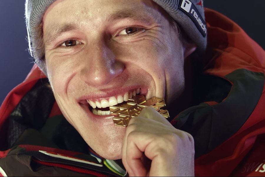 Marco Odermatt komplettiert seinen Gold-Medaillen-Satz, wird in Saalbach Super-G-Weltmeister.