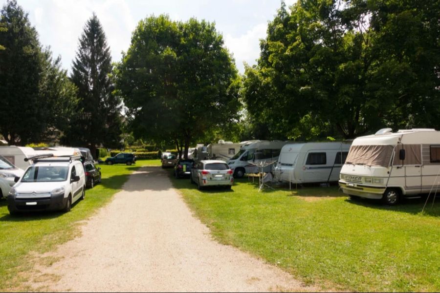 Auf dem Campingplatz Waldegg ist es zu Kündigungen gegen Langzeitcamper gekommen.