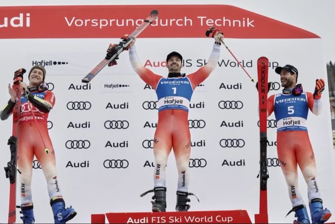 Loïc Meillard feiert den Sieg in Hafjell. Loïc Meillard