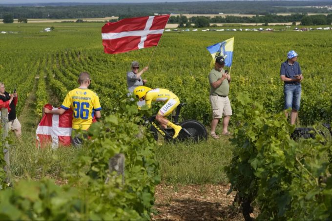 Tadej Pogacar bleibt an der Tour de France im Maillot Jaune. Pogacar Tour de France
