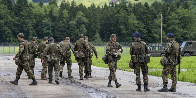 Schweizer Armee - Divisionär fällt durch die Sicherheitsprüfung