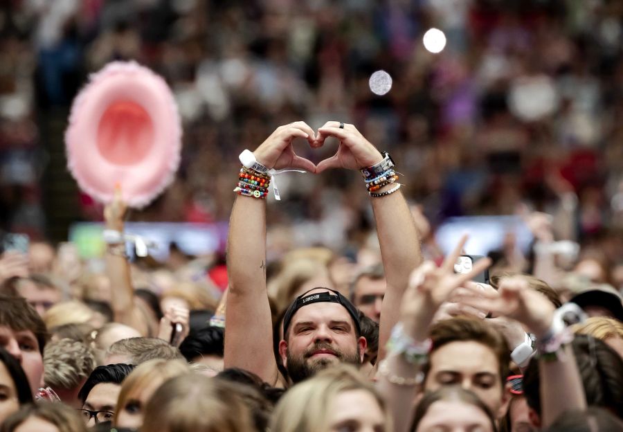 Fans von Taylor Swift beim Konzert in den Niederlanden.