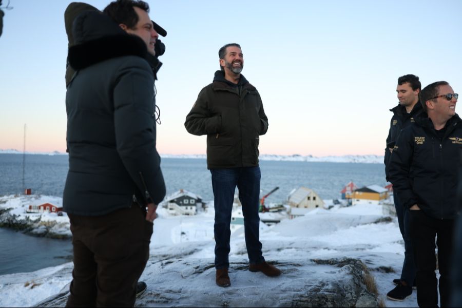 Aus diesem Grund reiste sein Sohn Donald Trump Junior bereits nach Grönland.