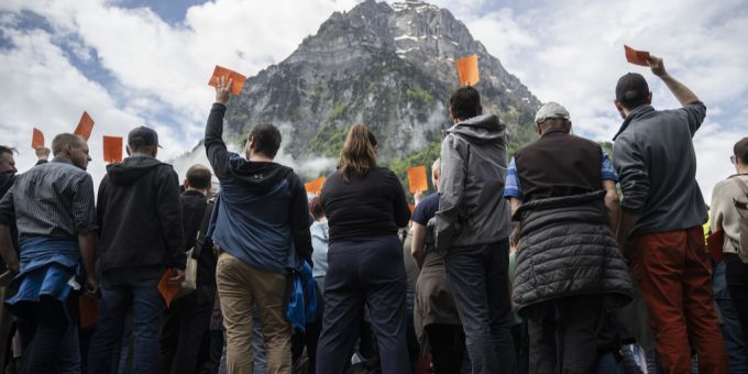 Die Landsgemeinde Glarus stimmte gestern über wichtige Themen ab. landsgemeinde