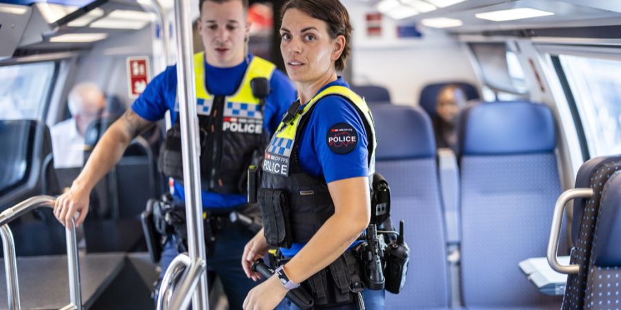 «Durch das Betätigen dieses Knopfes wird eine direkte Verbindung zur Einsatzleitzentrale der Transportpolizei hergestellt», sagt SBB-Mediensprecherin Mara Zenhäusern.