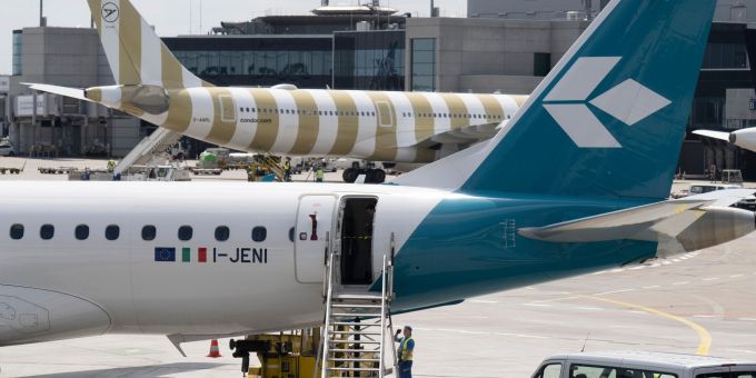 Ein Sonderflug mit 171 aus Israel ausgereisten Deutschen und Angehörigen ist von Jordanien aus Richtung Frankfurt gestartet. Sonderflug