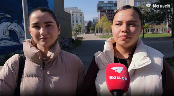 Lorena (l.) gibt an einem Abend bis zu 200 Franken aus. Umfrage