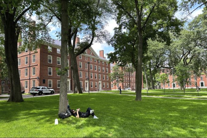 Die Harvard-Universität wehr sich gegen Donald Trump. Harvard Universität