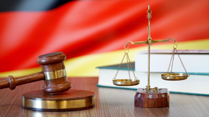 Das Gericht verhängte für die 43-jährige Mutter eine Geldstrafe. mutter