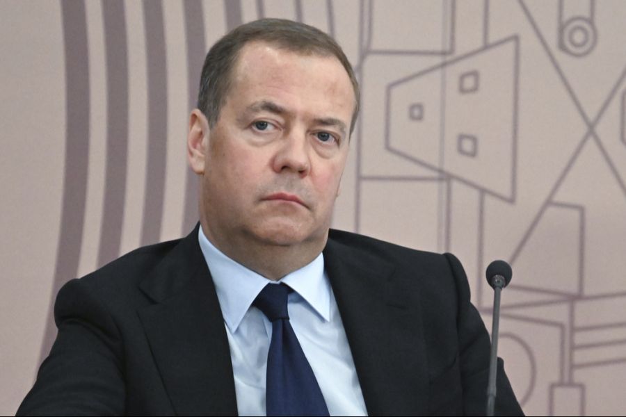 Russlands Ex-Ministerpräsident Dmitri Medwedew bietet den Kreml tatsächlich als Vermittler an.