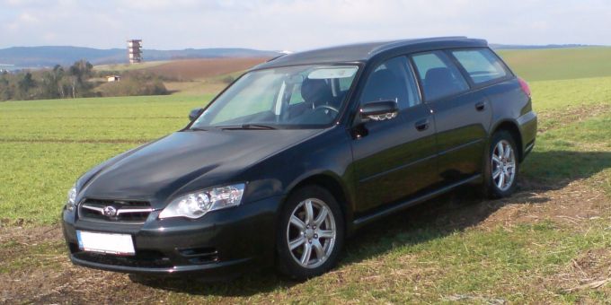 Symmetrical All-Wheel Drive (AWD): Das herausragendste Merkmal der meisten Legacy Kombi-Modelle ist der permanente symmetrische Allradantrieb von Subaru. Subaru_Legacy_Kombi