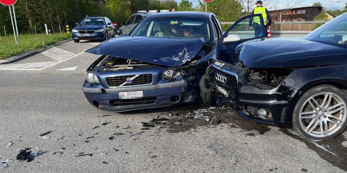 Drei Verletzte - Zwei ähnliche Unfälle in kurzer Zeit in Hunzenschwil
