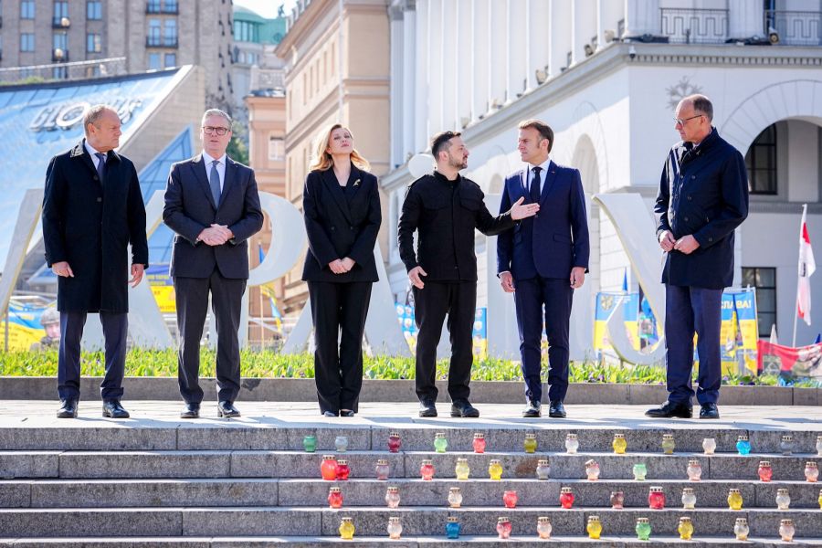Tusk, Starmer, Macron und Merz mit dem ukrainischen Präsidenten Wolodymyr Selenskyj. Wie werden sie reagieren, sollte es am Donnerstag keine Gespräche geben?