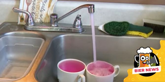Pinkes Wasser US-Stadt Leitung