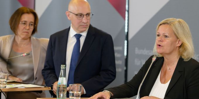 Deutschland - Was bedeutet die neue Einstufung für die AfD?